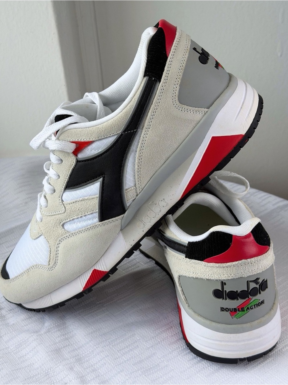 Diadora Men’s Neutral Runner Sneakers in White, Black & Red size 10.5 men’s